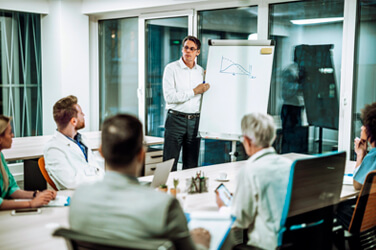 Faut-il encore investir en Bourse dans l’action du groupe d’interim Randstad dont le chiffre d’affaires recule ?